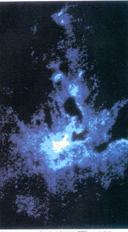 図2.もし目が波長2.6mmの電波放射に敏感であれば，星間雲はこのように見える。これは一角獣座のR2領域を五大学電波天文台で地図化したものである
