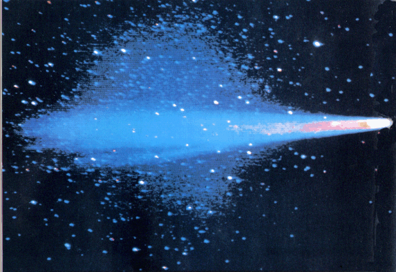 写真1.ハレー彗星（(c)Finley　Holiday　Film）　1986年の地球接近の折り，探査機によりそのコマ中の塵や分子の解析や核の写真撮影などが初めて行われた。核には水のほか複雑な有機物を含むことが示唆されている。コマ中には太陽からの輻射により核から放出された種々のタイプの塵が含まれる。特にCHON粒子と呼ばれる有機物に富む粒子が今回，確認された。なお，Kisselらはその質量スペクトルデータから核酸塩基などの種々の分子の存在が示唆された，としている。なお，この写真は1910年に撮影されたものにコンピュータ処理により彩色したものである