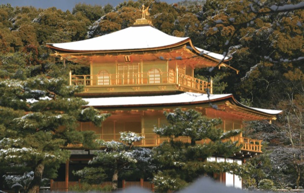 雪の金閣寺