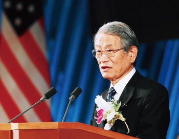 京都大学 総長 松本 紘 