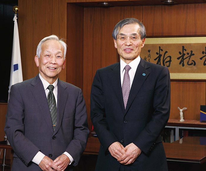 本学茨木俊秀学長が，2016年3月10日，大阪大学西尾章治郎総長を同大学吹田キャンパスに表敬訪問しました。