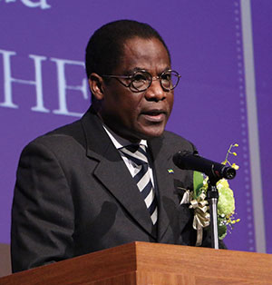 ガボン共和国 特命全権大使ジョゼフ・ジロ・エファンゴン・オバゲ閣下
