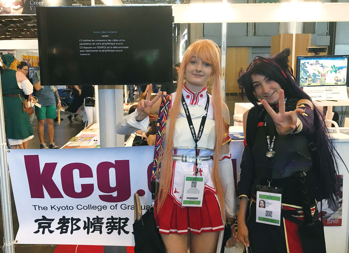 KCGブースにコスプレイヤーが訪れました。